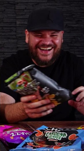PÉNISZ ízű Chips? By Chazz | feat. ‪@Hunboxing‬