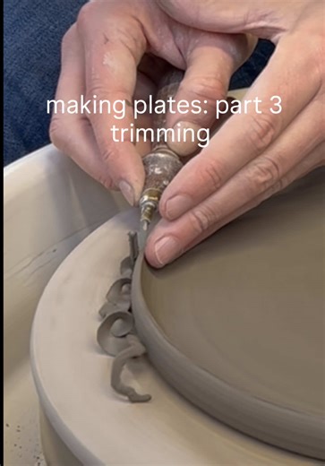 Part 3 of my plate-making process. In Part 1 I threw these plates, and in Part 2 I showed how I released and turned them once they’d dried a little. Here I’m trimming while the plate is still on the bat — the low centre of gravity makes it easy to centre and keeps everything stable. I trim the base, tidy the edge, add my maker’s mark, then flip and do a final smooth and trim before leaving them to dry completely, right side up. Firing and glazing coming soon. #potteryprocess #wheelthrowing #hand
