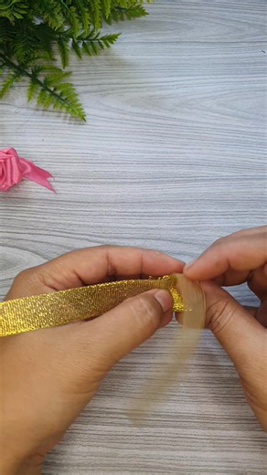 วิธีทำ ดอกกุหลาบเล็กจากริบบิ้นผ้าง่ายๆสำหรับมือใหม่ค่ะ / How to make a rose from fabric ribbon #diy #ดอกกุหลาบ #Rosettefromribbonrose | ปูริบบิ้นพญานาค