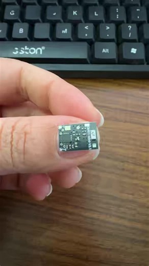 Mini tracker, want to know where it can be installed? If you're interested, contact me!#airtag#gps WhatsApp: 86 189 7080 1995