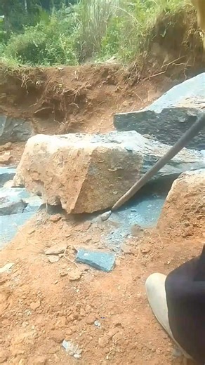 145K views · 572 reactions | NATURAL STONE Techniques for Dismantling Large Stones #natural_stone #naturalstone #tradisional_manufacture #back_to_nature #stone_quarry #stone_spliting_tekhnik #stone #quarry #tutorial | Kang Jampang | Facebook