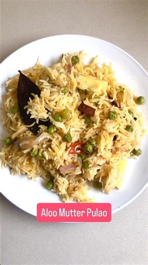 Aloo Mutter Pulao in minutes! 🍚✨ #youtubeshorts #viralfood #quickmeals #easymeals #foodreels