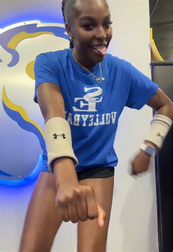 put in reverseee 😛😛 sorry riley it was just too good not to post #fyp #volleyball