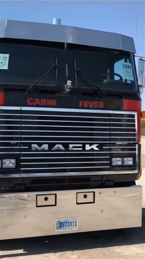 Mack MH613 truck, a cab-over-engine model. #macktrucks #mack #shorts