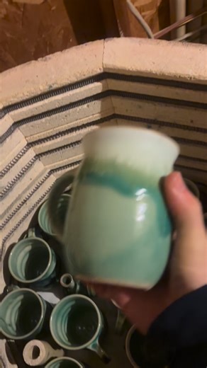 I forgot to share the results of my kiln with the really thick glaze. For the most part - a win! Some great results and only one or two mugs that didn’t work. Whew! You’ll be able to find these beauties (and so much more) at the @artisansholidayshow this weekend and also at the @artistscoop in downtown Owen Sound. | Murray Fox Pottery