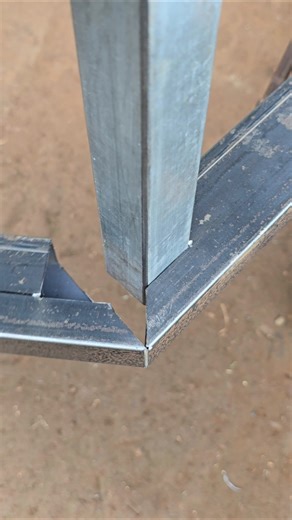 Tricks for connecting square iron pipes more strongly for table post manufacturing