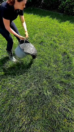 This Man Turned Real Leaves Into Beautiful Tiles!