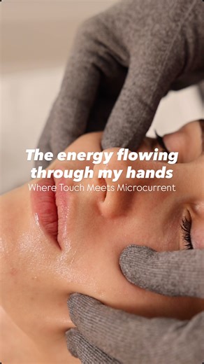 Luna Lombardi on Instagram: "Microcurrent gloves are one of my favorite add-ons because they keep the treatment fully hands-on while giving you all the benefits of microcurrent. ✨ You feel the lift in real time while I work with your muscles and follow your natural contours. Benefits you’ll notice: • less puffiness • more definition • smoother texture • a lifted, tighter look • better circulation It’s a small add-on that makes a big difference. You can add microcurrent gloves to any treatment wh