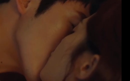 【kiss集锦】摸嘴唇～睁眼亲～胸口吻～他真的好会啊！！！