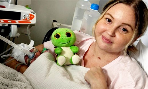 Mom reunites with premature baby after lung transplant