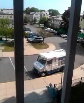Mister Softee Ice Cream Truck in Bayonne, NJ with Mark II Music Box (9-5-2014)