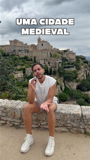 Gordes: o vilarejo medieval no topo da montanha 🏰