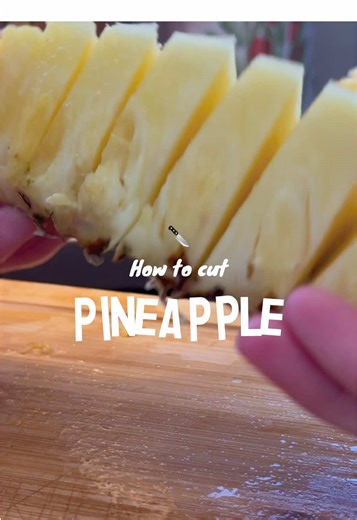 The easiest way to cut a pineapple 🍍👇🏻✨ Trim the ends, slice it in half, cut into quarters, make small cuts without slicing all the way through, then cut along the sides and slide it off the skin. #howtocutapineapple #pineapple #healthyfood
