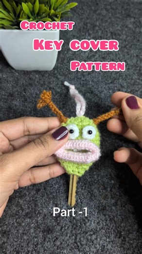 Crochet with meera on Instagram: "Crochet key cover pattern 🧶 Easy • Quick • Beginner friendly 🔑 #crochetpattern #crochetkeychains #smallbusiness #crochetkeycover #smallcrochetproject"