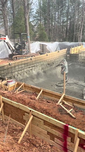 The Key Role of the Shotcrete Nozzleman in Custom Pools