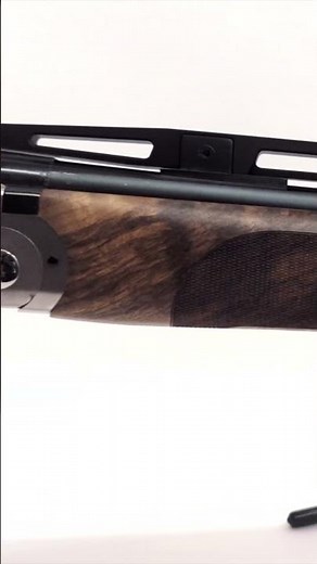 Quick look at the new Beretta DT11 ACS 12 Gauge Shotgun! #berettashotguns #luxuryshotguns