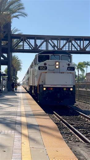 Metrolink SCAX 852 departure at Fullerton #viral #metrolink #F59s #explore #shorts #fypシ #railfan