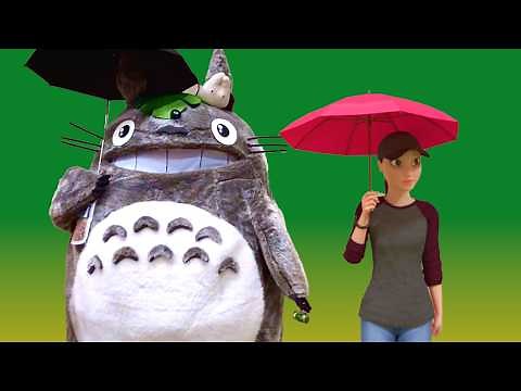 Waiting with Totoro - Amazing Cosplay in Japan! 🇯🇵