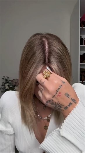 Hair Video for you every day! on Instagram: "Try these hair tricks 👍👍 By @chiaramonteleone_ ❤️ . *No copyright infringement was intended. If you are the author of this video and do not want your video to be posted on this page, please contact me in DM and your video will be deleted as soon as possible. Thank you 🤗 . #hairvideo #tutorialhairdo #hairtransformation #hairinspo #hairinspiration #hairbrained #hairfashion #hairdecoration #haircolour #hairstyling #hairofinstagram