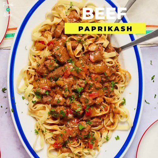 BEEF PAPRIKASH 🍖 Our take on this classic, Hungarian stew 🎉 FULL RECIPE 👉👉 https://pinchofnom.com/recipes/beef-paprikash/ Our THIRD cookbook is OUT NOW! 🥳 Order Pinch of Nom: Quick & Easy NOW 👉👉 https://pinchofnom.com/products/quick-easy/ | Pinch of Nom