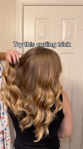 Easy clamp curling iron curls 🎀 ‪@IGKHair‬ ‪@BioIonicOfficial‬ ‪@OYABeauty‬ #curlingiron #curls #hairtok