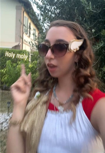 Here’s a female cosplay of Hermes and a cute winion plushie 🔥 Just arrived home from RiminiComix 2025 ✨👌🌿 holy moly (i forgot to take pic and videos so i did it after a day there in my garden ahaha✨🌿) i love @TROY ‘s voice, i love him as Hermes✨) #hermes #epic #epicthemusical #makeup #makeuplook #epicthemusicalhermesfunny #epicthemusicalcosplay #riminicomix2025 #winion