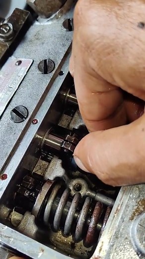 67K views · 342 reactions | fuel injection pump plunger install #fblifestyle #mechanic #injectionpump #reels | Dunia otomotif | Facebook