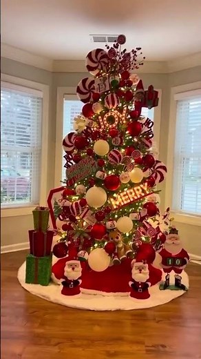 Decorate a Red Christams tree #decor #decoration #christmastree #christmas #xmas #christmasdecor