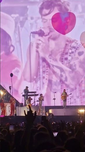 Harry Styles - What Makes You Beautiful (live Lisbon 18th of July 2023)