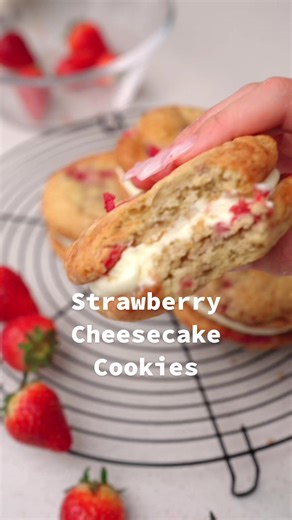 My favourite springtime cookie 🍓 #baking #creamcheese #cheesecakecookies #strawberrycheesecake