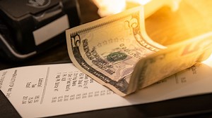 5 restaurant tricks that will save you money