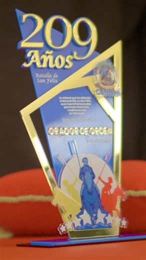 Pisamos el suelo sagrado del Cerro El Gallo con el orgullo de ser los hijos de la victoria de Piar. A 209 años de aquella gesta heroica, este desfile cívico-militar es el testimonio vivo de un pueblo que custodia su soberanía con la misma determinación que en 1817. San Félix no solo es nuestra casa, aquí nació la Octava Estrella que hoy ilumina nuestra bandera nacional y con la guía de nuestro presidente Nicolás Maduro, la presidenta encargada, Delcy Rodríguez, y nuestra gobernadora, Yulisbeth G