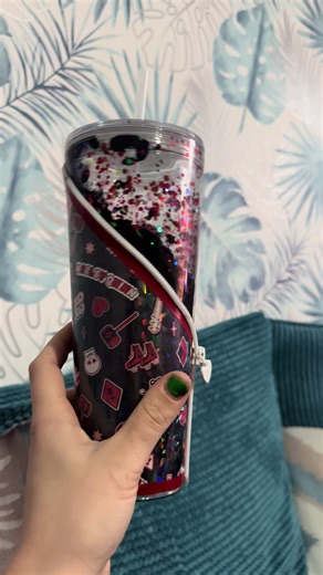 This has to be my favourite lava custom zip tumbler yet! 🃏♥️♠️♦️♣️ Zip tumblers are available to order on my website (link in bio), £20 each or £25 with a decorated lid (standard lids have the same wrap as the main body). #harleyquinn #custom #tumbler #joker #unique