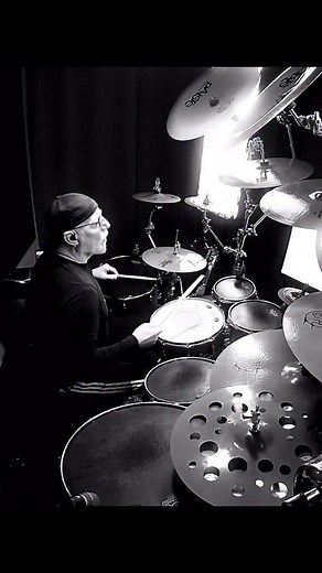 IM LIKE A BIRD @nellyfurtadoportugal #drums #miketerrana #drumlife #vicfirth #wontstopthemusic #remopercusssion #trickdrums #teamremo #paiste #video #drumcover #trickpedals #nellyfurtado #likeabird #female #singer #canada #imlikeabird #skygeldamperpad #drummer #video #videooftheday | Mike Terrana