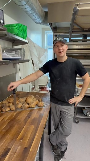 31K views · 478 reactions | Smagsprøver på de lækreste boller, til jer der kommer ned og handler Så længe lager haves 拾 | Det lille køkken | Facebook