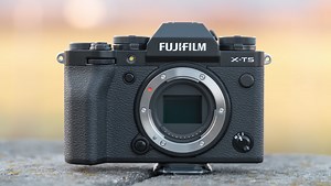 A Review of the Fujifilm X-T5 Mirrorless Camera