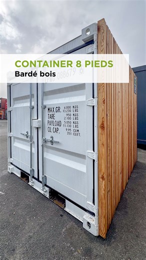 BOXINNOV | Conteneurs maritimes | Container aménagé on Instagram: "📦✨ Container 8 pieds bardé bois La solution de stockage compacte, sécurisée et esthétique 🌿 Besoin d’un espace de rangement pratique sans sacrifier le design ? Le container 8 pieds bardé bois Box Innov s’intègre parfaitement dans un jardin, sur un chantier ou sur un site professionnel. ✔️ Format compact, idéal pour les espaces réduits ✔️ Structure en acier robuste et parfaitement étanche ✔️ Bardage bois pour une intégration nat