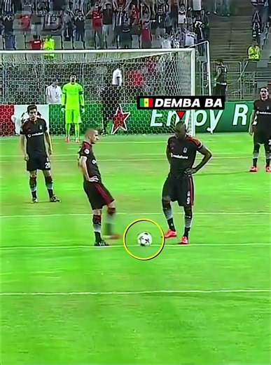 Paradas de balón Más Impactantes Hechas por Porteros en el FÚTBOL