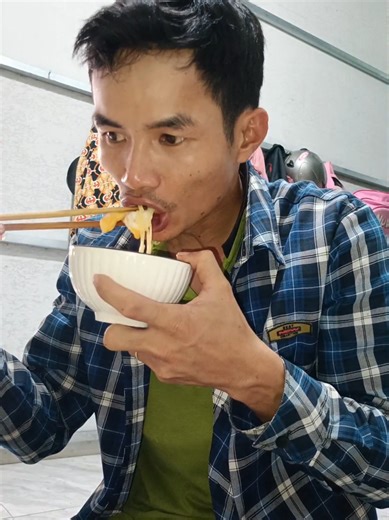 bữa nay em nấu nồi lẩu thái ăn rất ngon #vanhau1993 #ancungtiktok #lamnong #master2023bytiktok #LearnOnTikTok