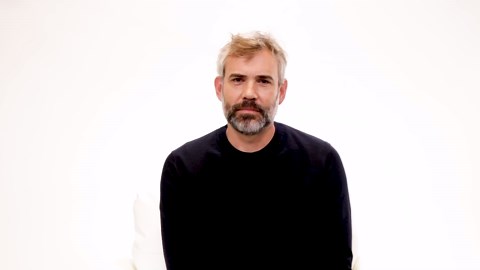 Rossif Sutherland on His Surprising Start, Murderous Madness in ‘Murder in a Small Town,’ and That Time He Was Stood Up on Set!