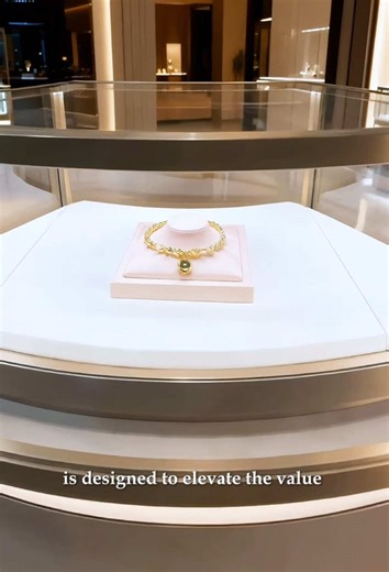 Is your jewelry showcase capable of instantly elevating your brand value?​ The finely hand-polished touch, meticulously crafted workmanship, and the glossy surfaces reflecting luxurious texture—every detail of the jewelry display showcase tells the story of the brand, inviting clients to pause and experience exceptional value. Our jewelry display showcases not only house precious products but also extend brand image, engage client interest, and drive sales conversion, perfectly blending aestheti