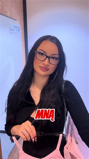 Emilia Szymańska: Problemy z zapięciem stanika
