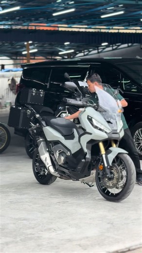 Prepare motor customer untuk deliver today 🔥 Ada tinggal last unit ready stock tahun 2022 RM83K sahaja. Sape cepat dia dapat. 📍KAJANG #honda #xadv #xadv750 #masukberanda #viral