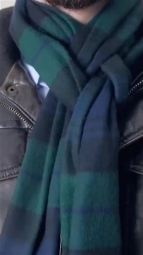 How To Wear A Scarf (4-In-Hand Knot)