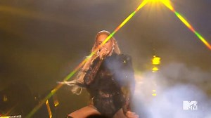 VMAs 2016: Watch Beyonce Perform “Hold Up”