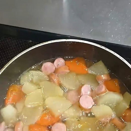 最初に全部投入！簡単！大根、人参、ウインナーの煮物 #簡単料理 #煮る #飯テロ