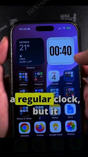 How to get clock with seconds on iPhone Home Screen
