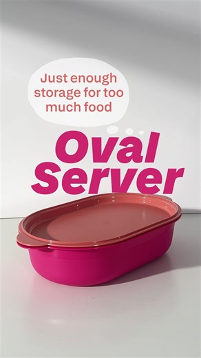 When your server is this big, you start feeling tiny. 🦸‍♂️🍽️ But it's 𝐛𝐢𝐠 𝐞𝐧𝐨𝐮𝐠𝐡 for the whole squad’s satisfaction ✨— no one leaves hungry next to it! 🤤 𝐎𝐯𝐚𝐥 𝐒𝐞𝐫𝐯𝐞𝐫 is here to serve up serious space for serious cravings. 👉 tupperwa.re/shopmy 🛒✨ #OvalServerGoals #ServeItBig #TupperwareMalaysia #TupperwareMY #MyTuppLife | Tupperware Malaysia