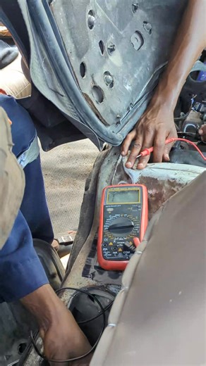11K views · 346 reactions | “Diagnosing injector problem: I’m testing the injector line and there is no signal reaching the injector driver. Step by step electrical check to find where the power or ground is missing before blaming the injectors.” Kama unataka iwe na hashtags pia, ongeza hii chini  #AutoElectrical #InjectorDiagnosis #NoInjectorSignal #CarDiagnostics #LampardUmeme #AutoTechnician #ElectricalTesting | Issah Lampard Umeme | Facebook
