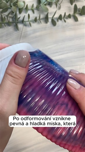 Pryskyřice Fluid je právem náš bestseller. 👇 🍀 Český certifikát pro kontakt s potravinami 🍀 UV stabilní s nádherně lesklým povrchem po vytvrzení 🍀 Střední hustota kouzlí s prolínáním barev 🍀 Pohodlné zpracování Pojď ji taky vyzkoušet! Najdeš ji u nás na e-shopu. 👉 www.resinstudio.cz/pryskyrice-art-epoxy-fluid-2-0 #pryskyrice #zivica #epoxidovapryskyrice #kreativita #tvoreni | Resin Studio